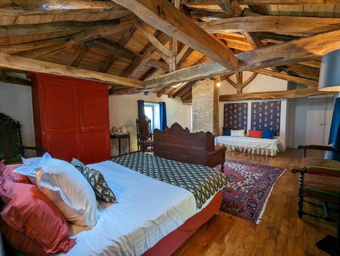 Chateau De Lavaud Montbron Екстериор снимка