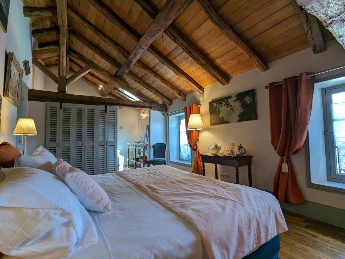Chateau De Lavaud Montbron Екстериор снимка