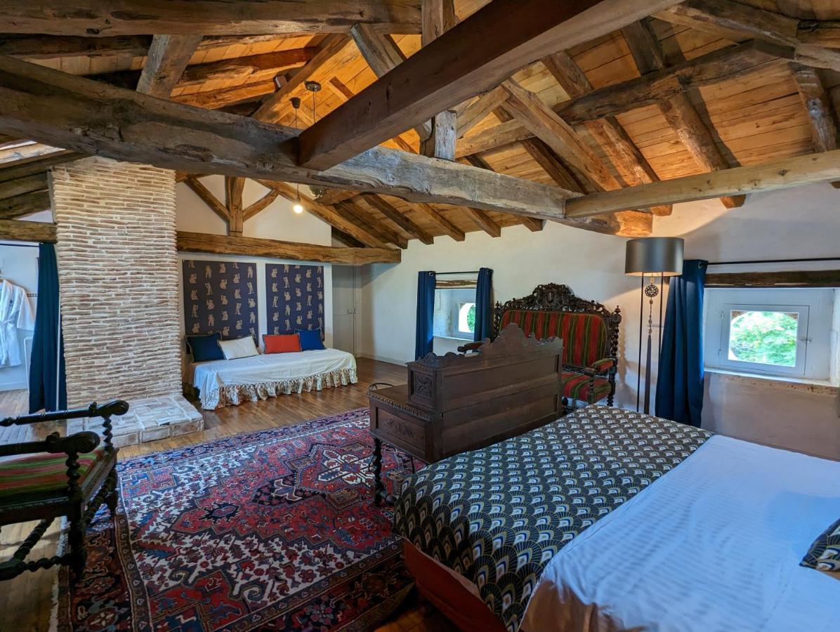 Chateau De Lavaud Montbron Екстериор снимка