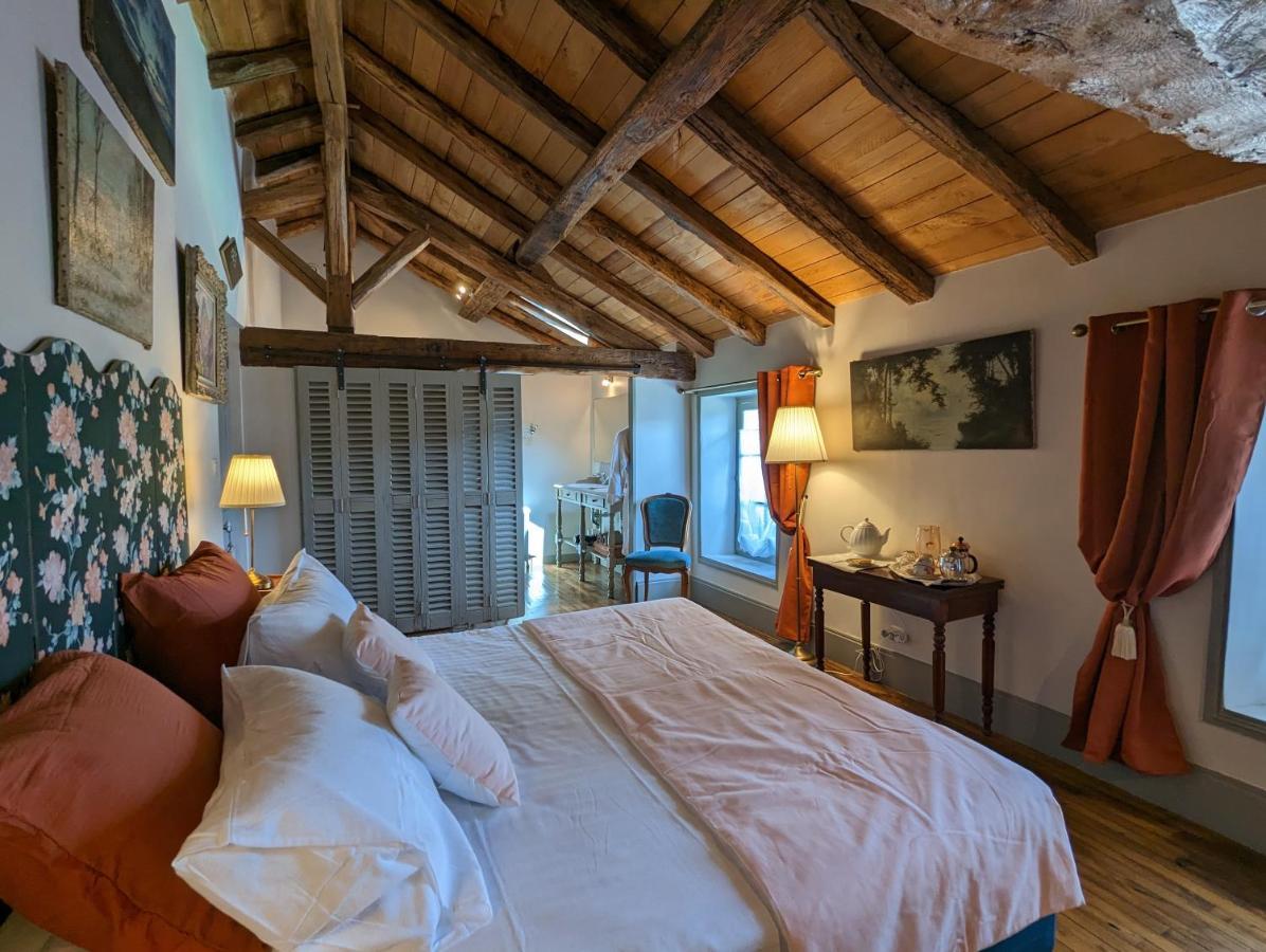 Chateau De Lavaud Montbron Екстериор снимка