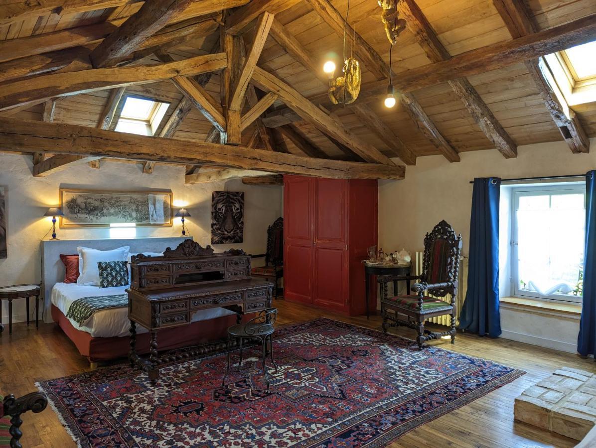 Chateau De Lavaud Montbron Екстериор снимка