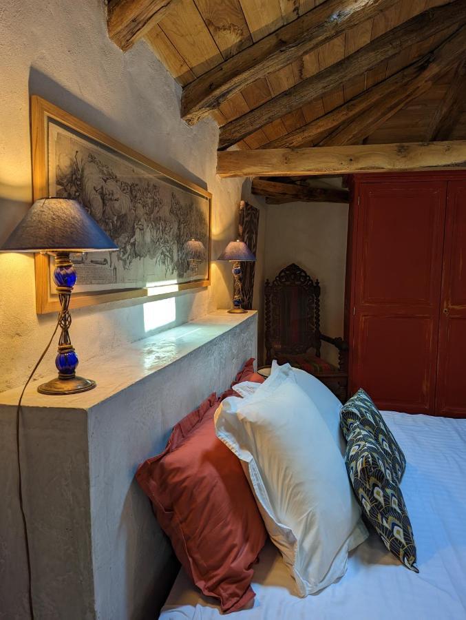 Chateau De Lavaud Montbron Екстериор снимка